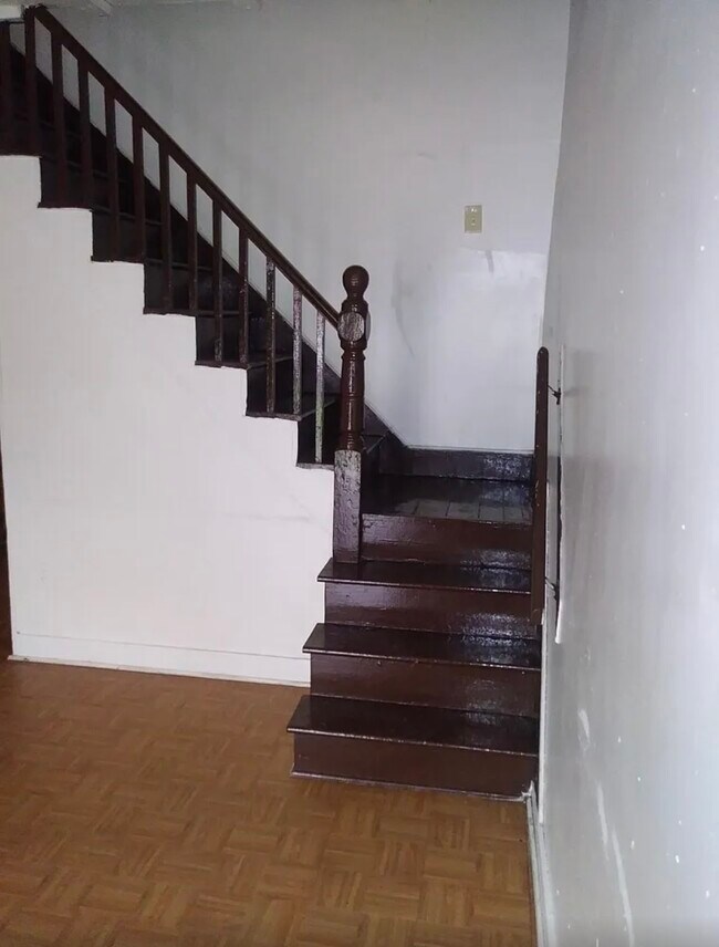 Building Photo - 716 Wesley St