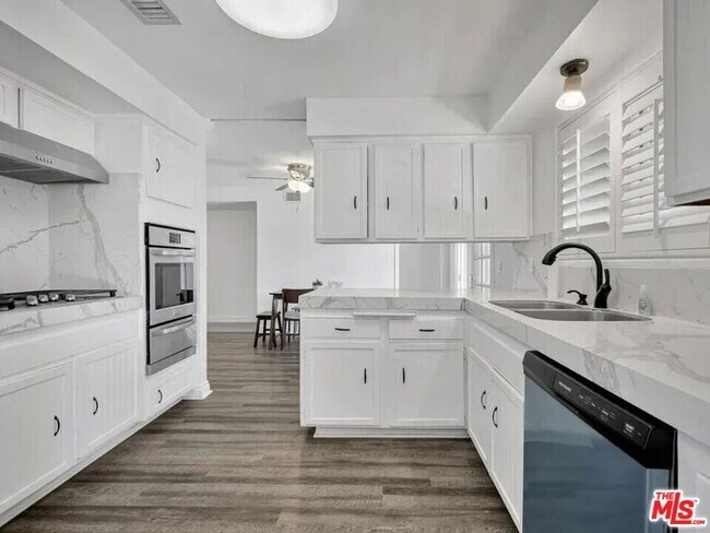 Building Photo - 28040 Ermine Pl