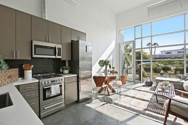 Building Photo - The Stanford West