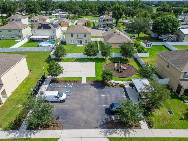 Building Photo - Stunning 5 bed/ 2 bath