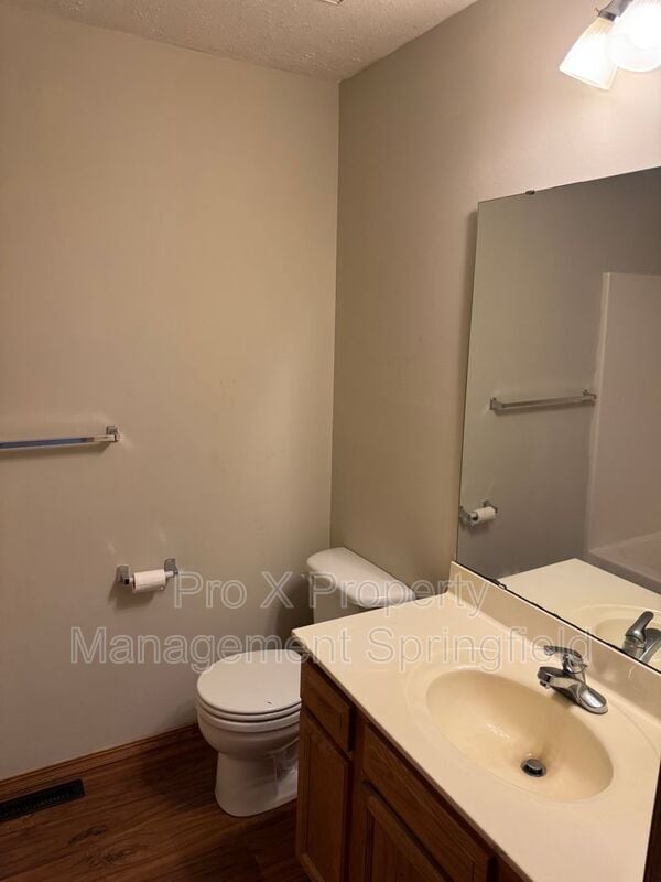 Building Photo - 3807 W Montclair