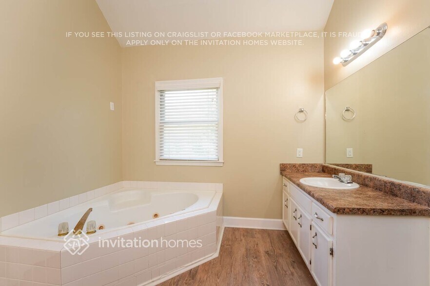 Building Photo - 5055 Shadow Path Ln SW