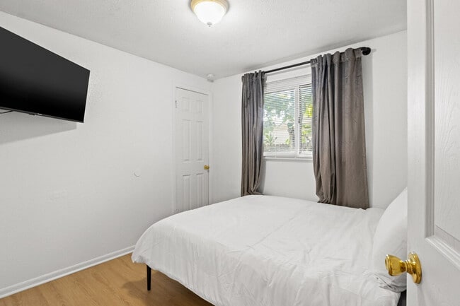 Building Photo - 3906 E Powhatan Ave