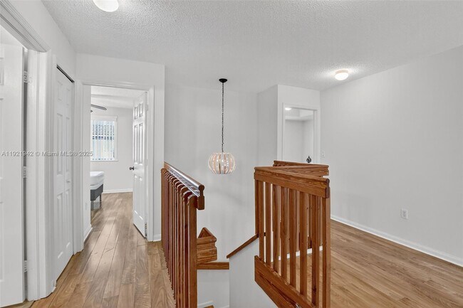 Building Photo - 14076 S Forest Oak Cir