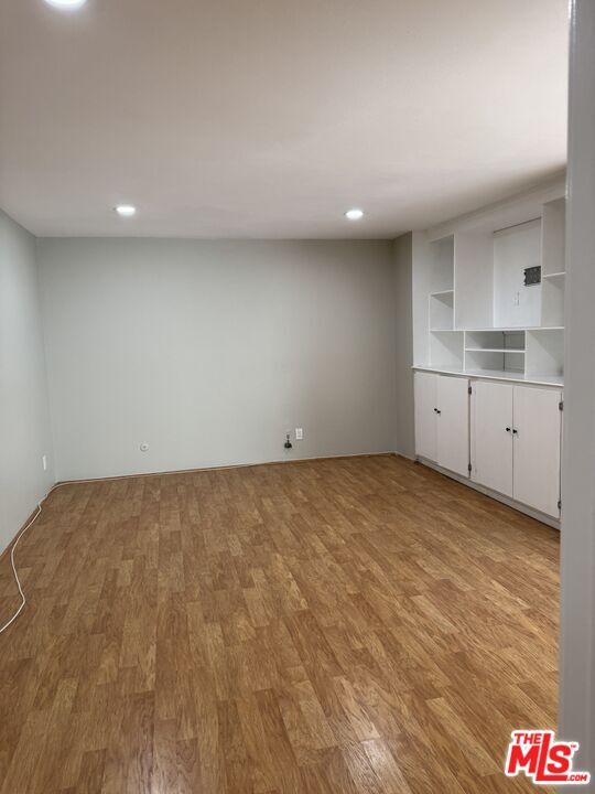 Building Photo - 532 N Rossmore Ave