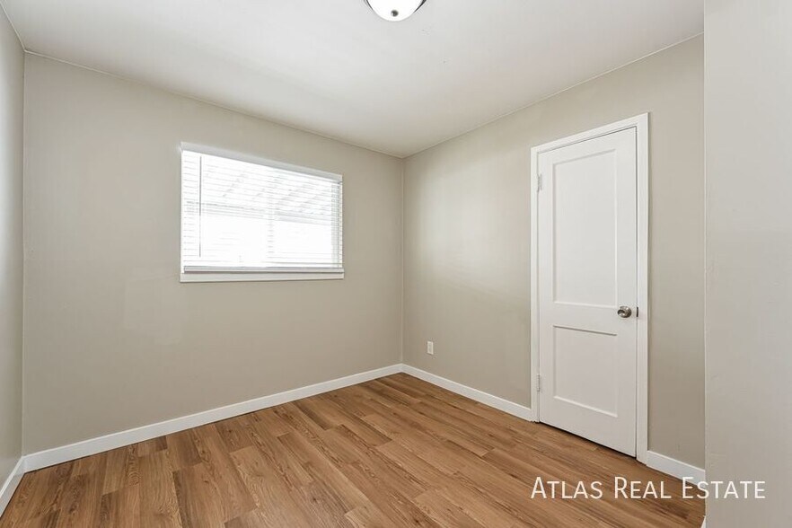 Building Photo - 916 Victor St