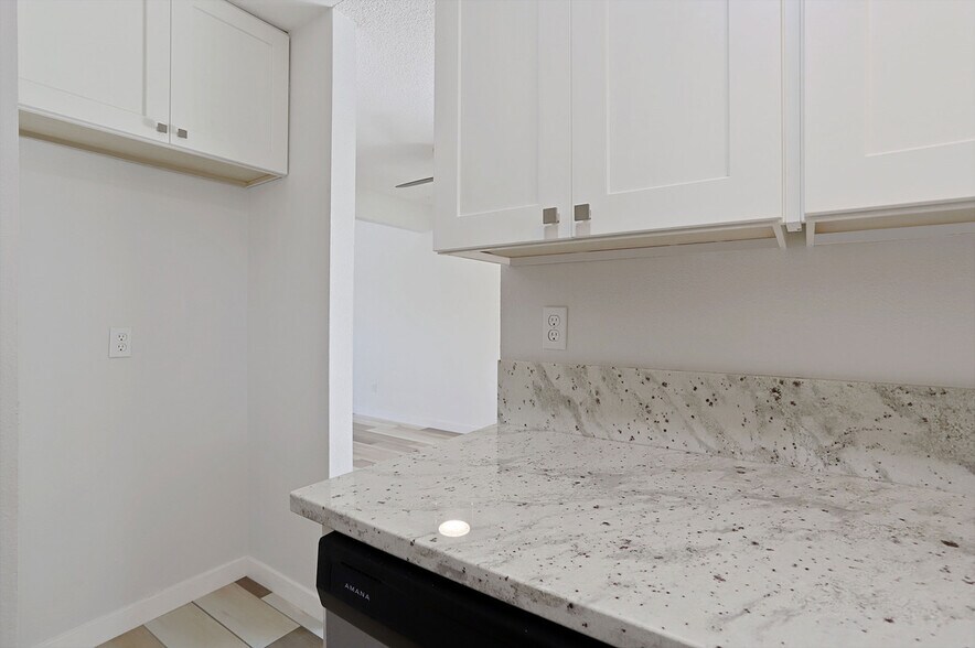 Building Photo - 1305 Sylvan Meadows Dr