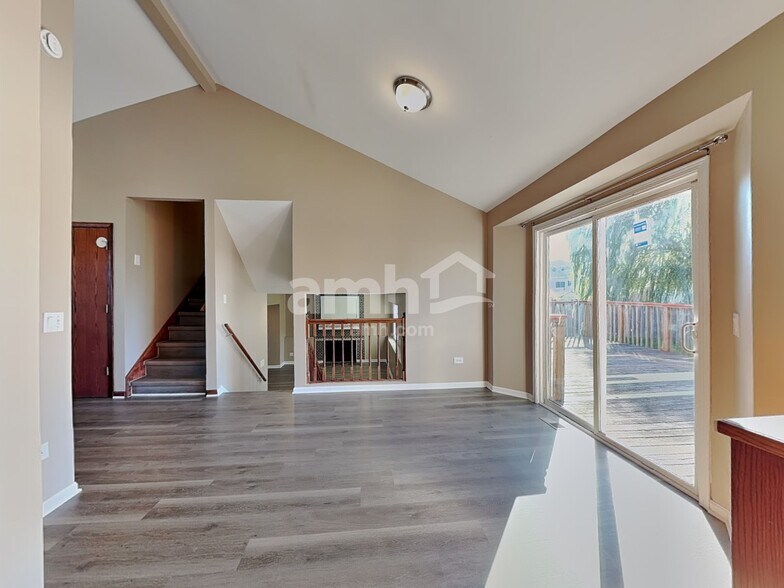 Building Photo - 1801 Winger Dr