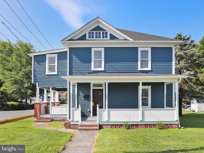 Building Photo - 588 E King St