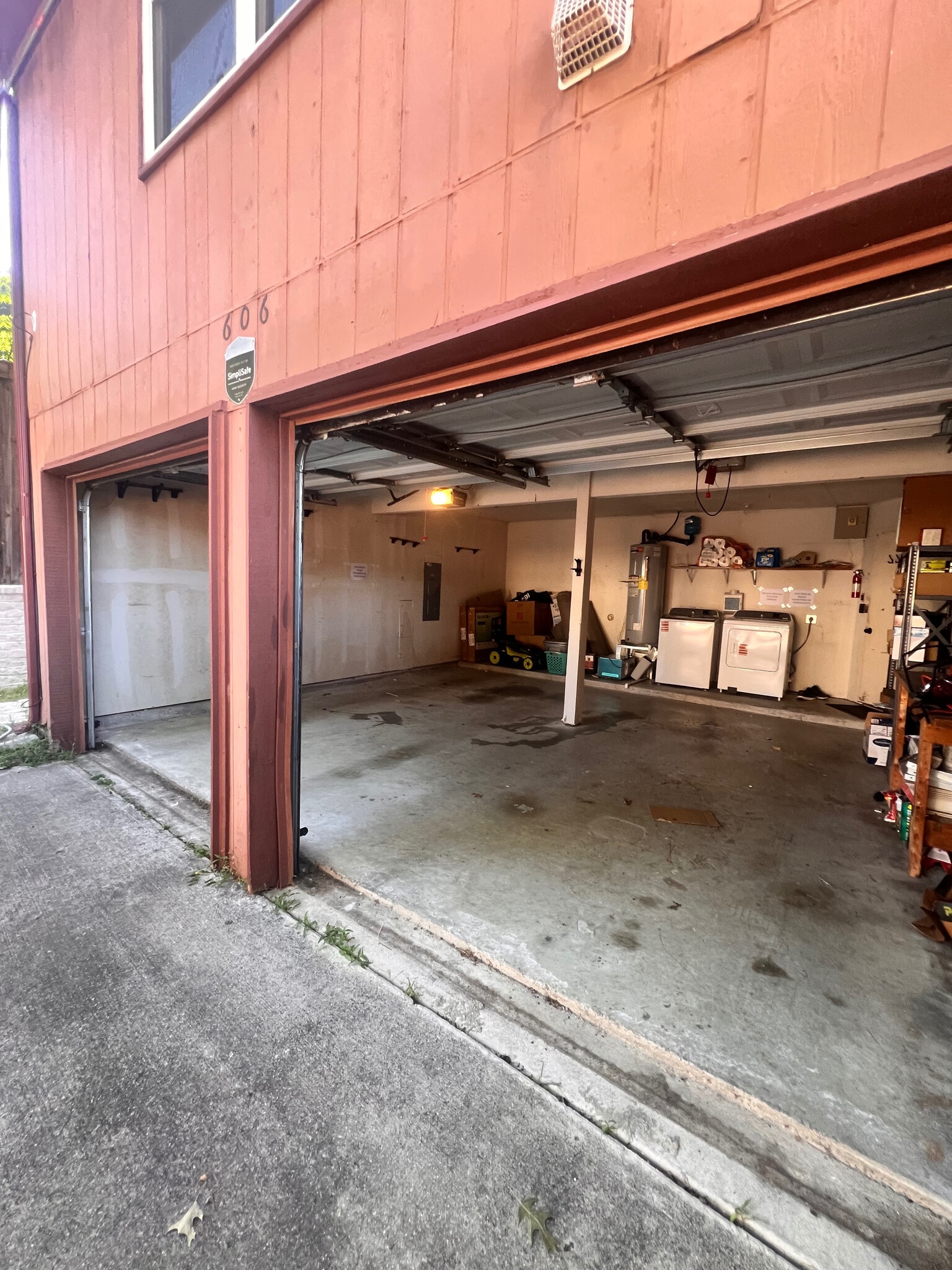 Building Photo - Room in House on Bandera St