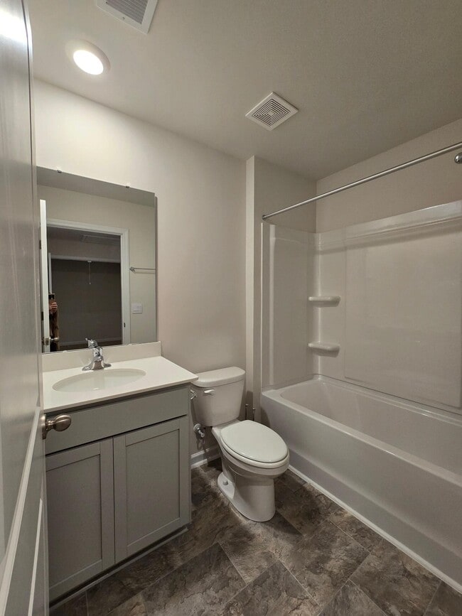 Building Photo - 162 Wall St