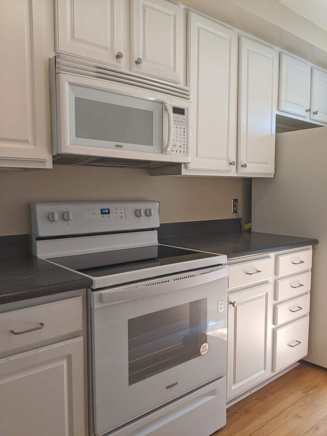 Building Photo - 105 Ascot Ct