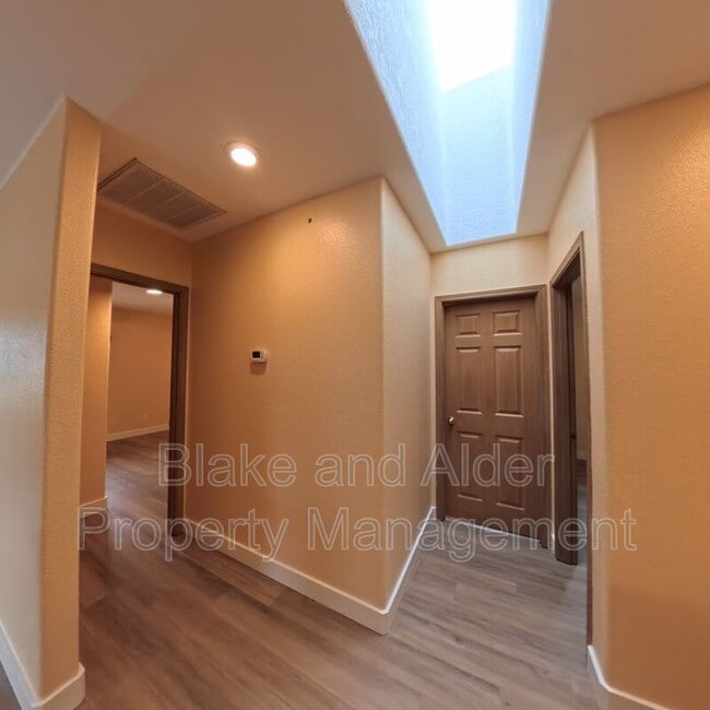 Building Photo - 720 Portland Ave