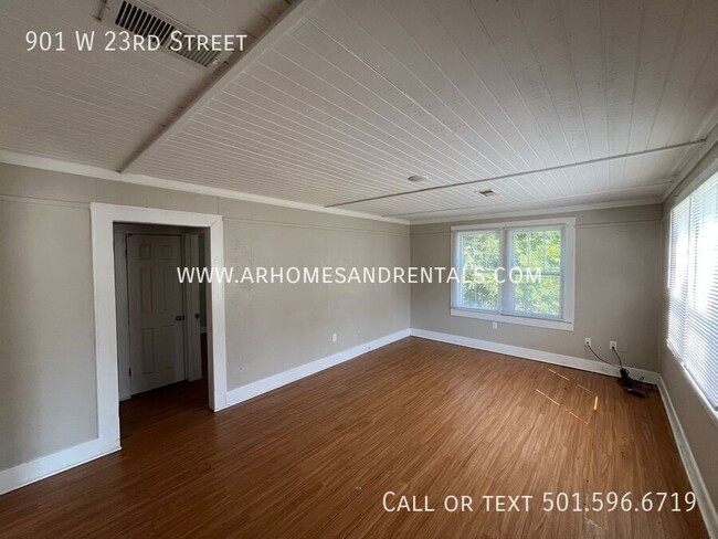 Building Photo - 901 W 23rd St