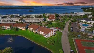 Building Photo - 4852 Independence Dr