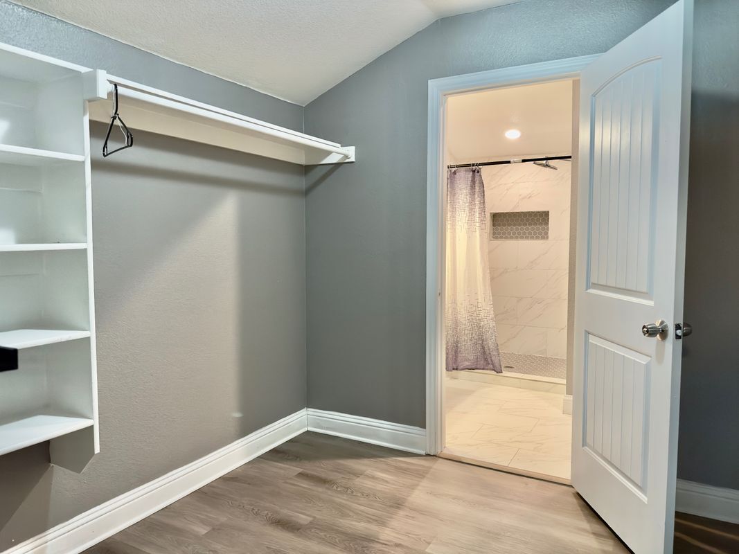 Building Photo - 1716 W Mayfield Rd