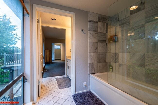 Building Photo - Desirable Home | Oceans Views | Close To B...