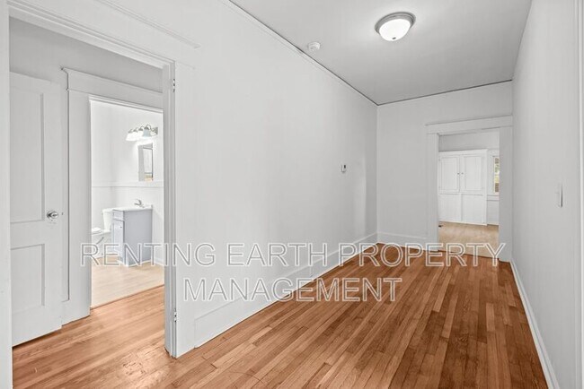Building Photo - 2320 Court R