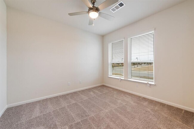 Building Photo - 801 Simmental Loop