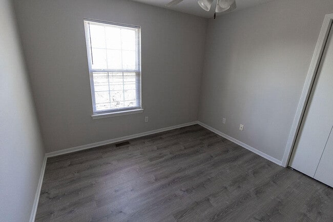 Building Photo - 5000 Derby Ridge Dr