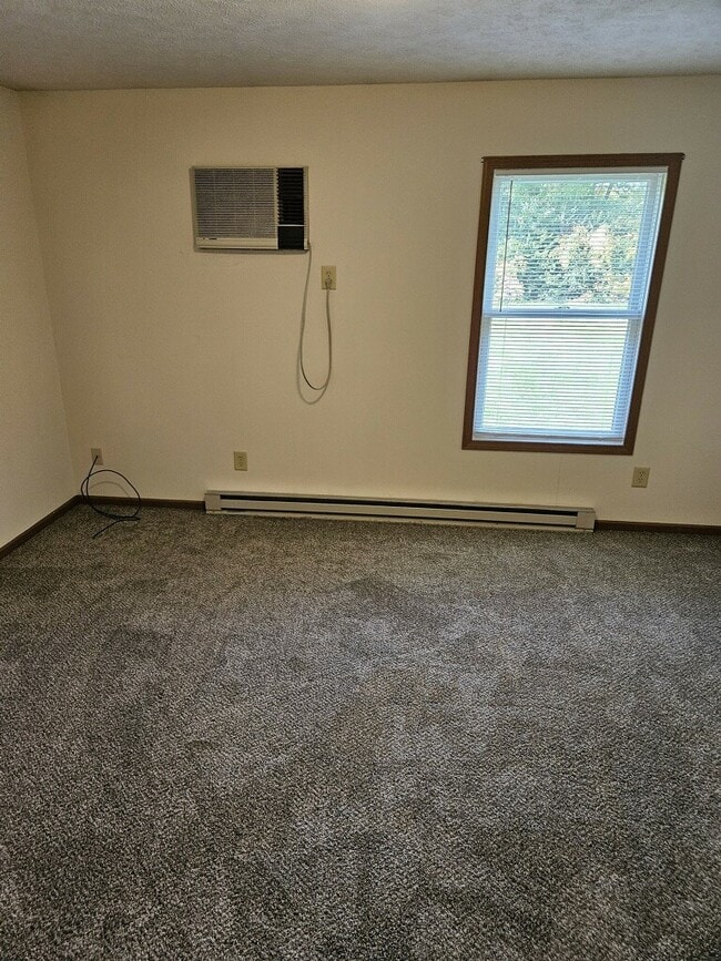 Building Photo - 879 Lewis St