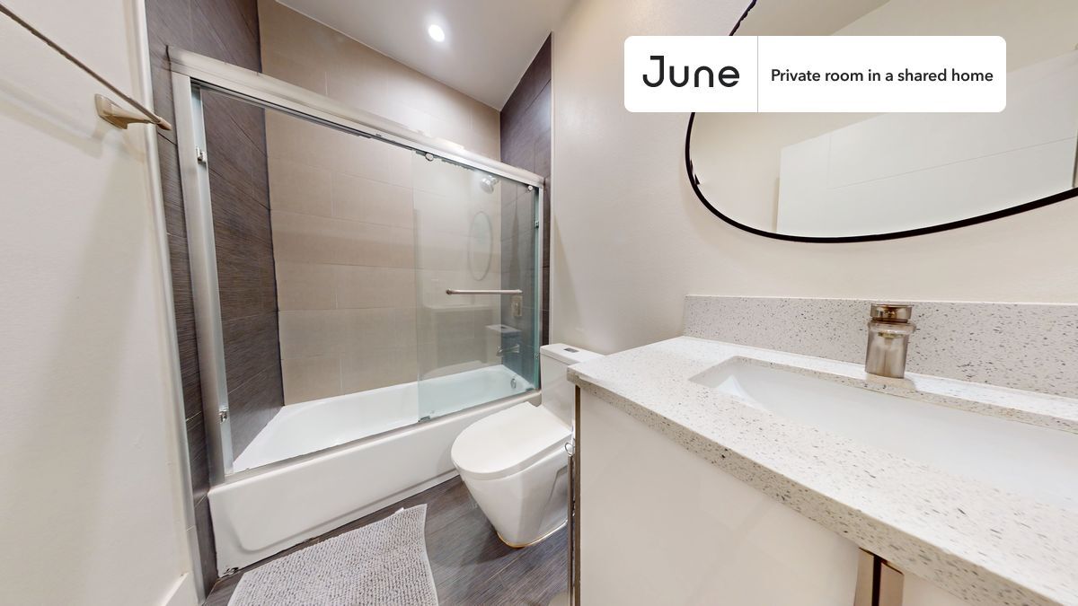 Building Photo - Private bedroom in 4 bed/4 bath Home