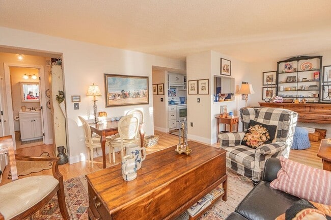 Building Photo - 432 Humphrey St