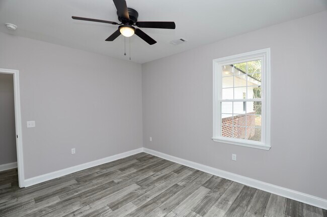 Building Photo - 11 Kendrick St