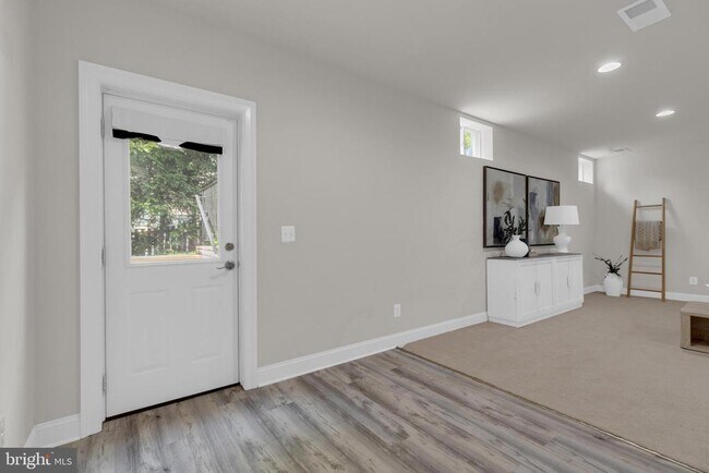 Building Photo - 42706 Chisholm Dr