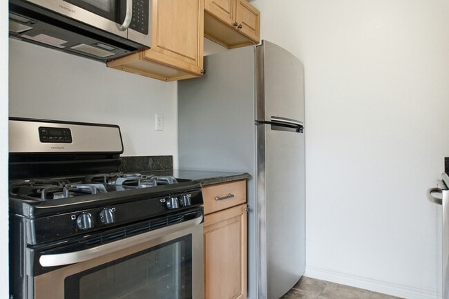 Building Photo - 5396 Willow Ln