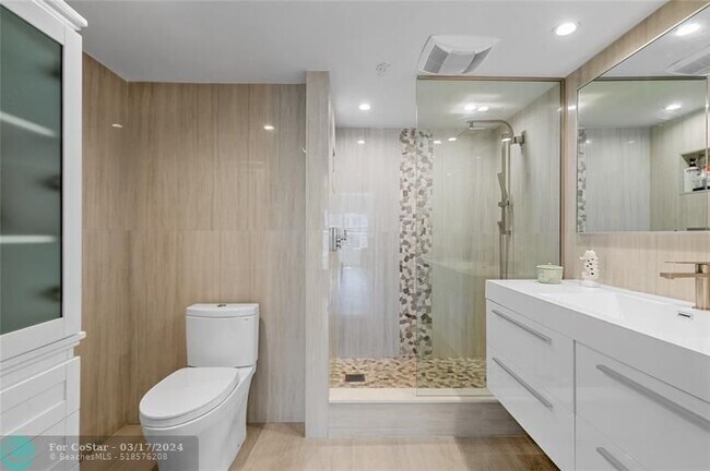 Building Photo - 3850 Galt Ocean Dr