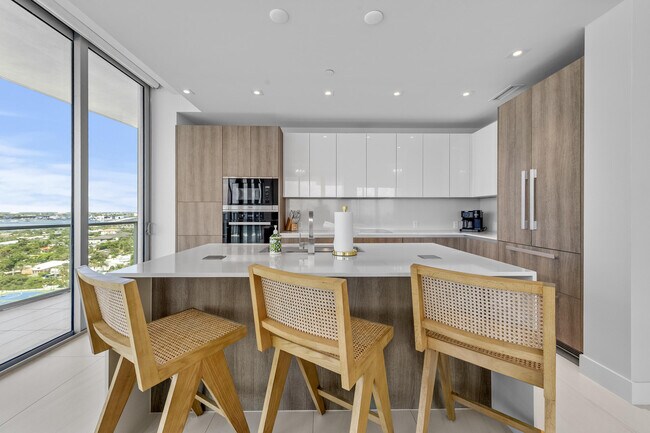 Building Photo - 3100 N Ocean Dr