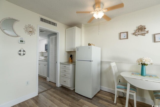 Building Photo - 201 75th Ave N