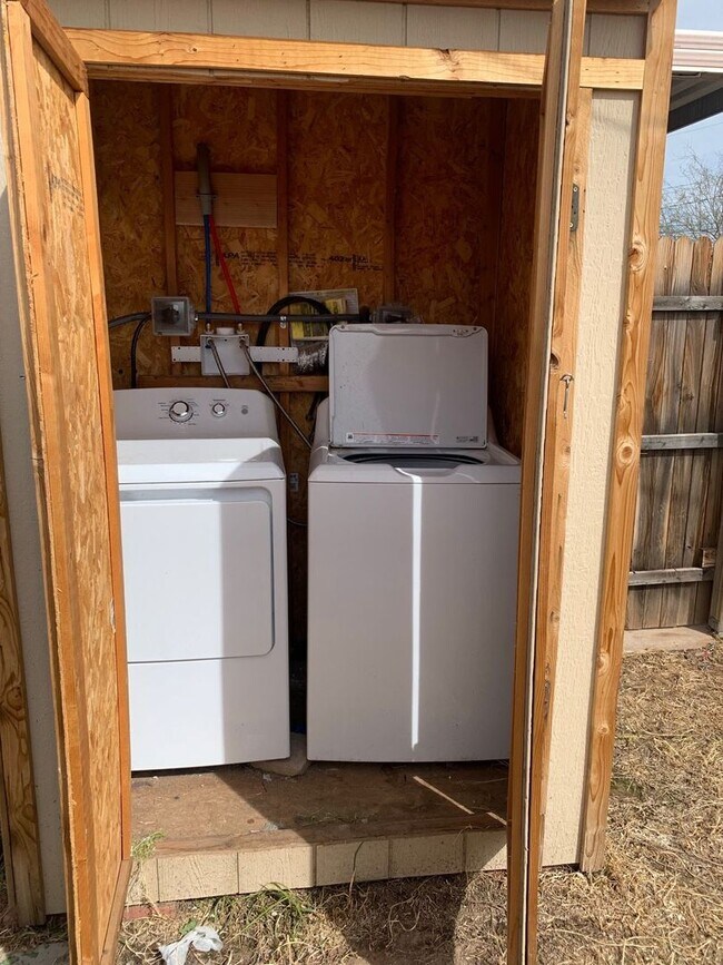 Building Photo - 1 Bedroom - 1 Bath -  Plus Office - 795 Sq...