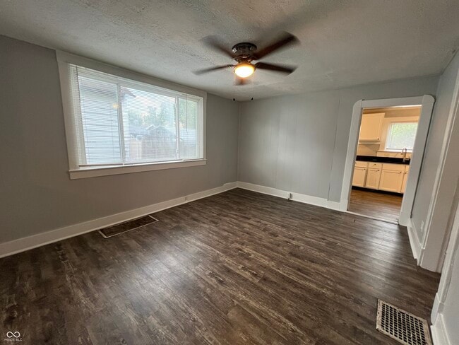 Building Photo - 302 S Randolph St