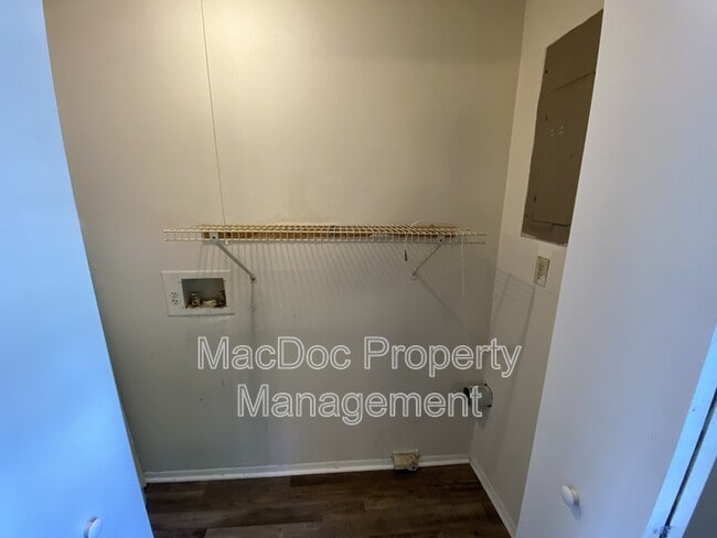 Building Photo - 729 Bellows Ave