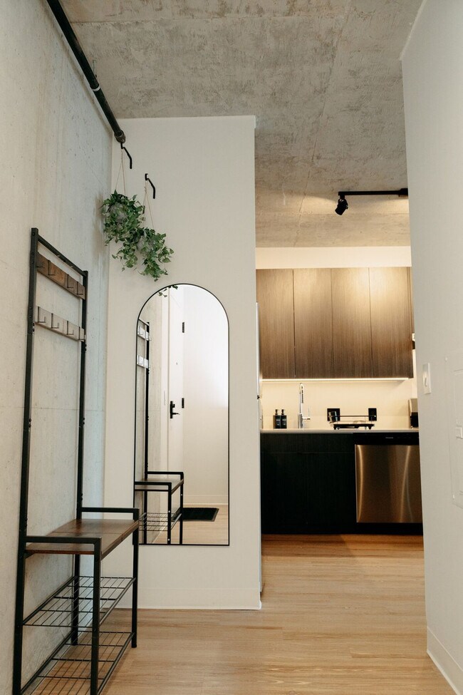 Building Photo - 755 S Clark St