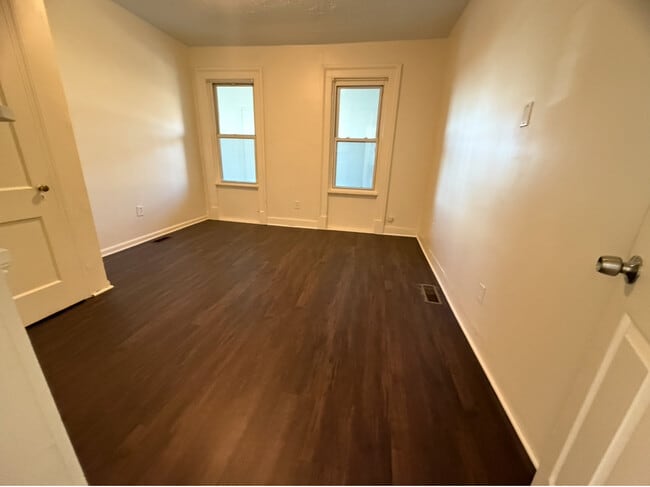 Building Photo - 26 Clarence St