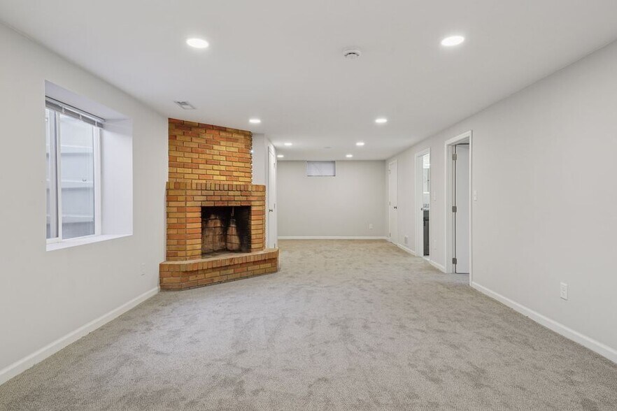 Building Photo - 3845 Douglas Dr N