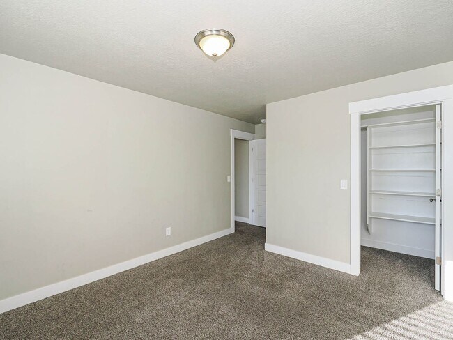 Building Photo - 4-bedroom, 2.5 bathroom Home