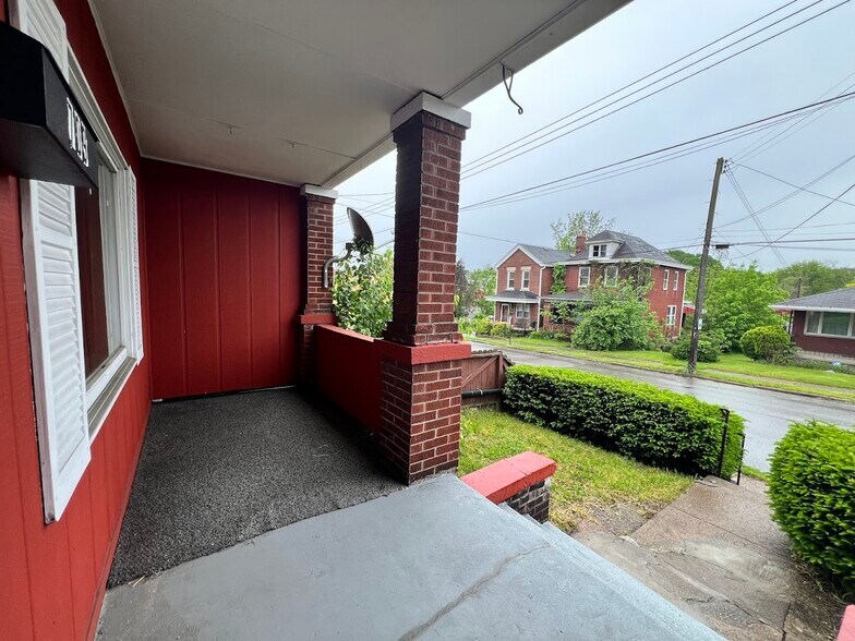 Building Photo - 709 Waddell Ave