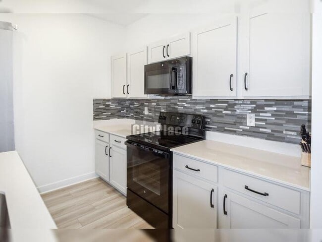 Building Photo - 10009 Sundley Dr