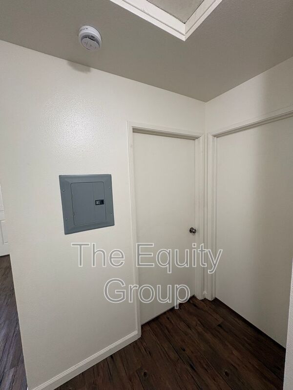 Building Photo - 376 W Sierra Ave