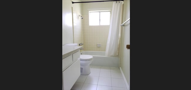 Bathroom - 1644 Colby Ave