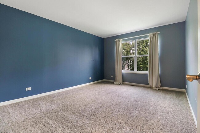 Building Photo - 643 Seneca St