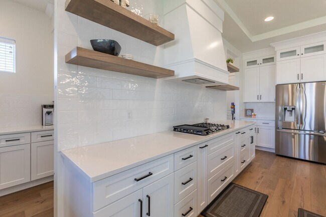 Building Photo - Washington Fields 4 bed | 3 1/2 bath | 3 c...