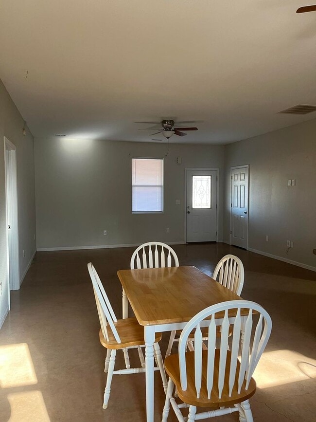 Building Photo - 625 State Rte W