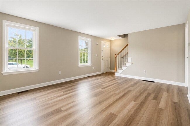 Building Photo - 30-32 Harriet Thayer Avenue Unit 1