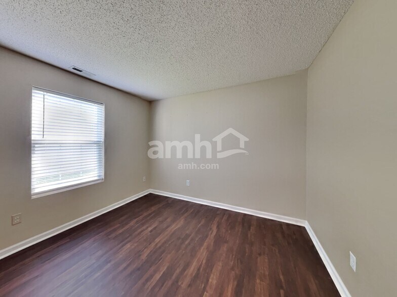 Building Photo - 5833 Cabot Dr