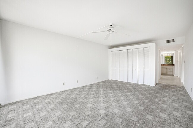 Building Photo - 4740 S Ocean Blvd